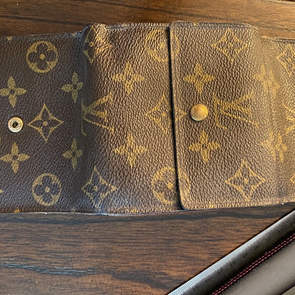 Louis Vuitton Monogram Porte Monnaie Billets Carte - Picture 6 of 9